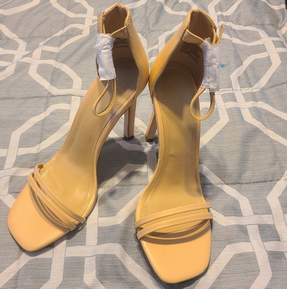 NWOT JustFab No Time To Waste Stiletto Heeled Sandal Size 7 - Picture 1 of 5